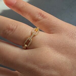 Gold cubic zirconia link ring